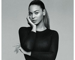 Seksinya Beyonce dalam Gaya Feminin Natural