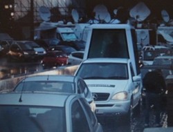 Tiru Paus, Dennis Rodman Bikin Popemobile