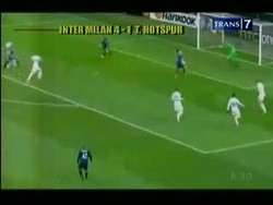 Adebayor Antar Spurs ke Perempatfinal