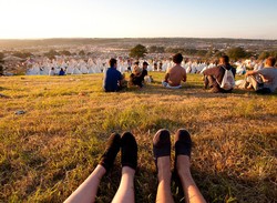 Satu Lagi Gaya Foto Traveling Unik, Pajang Kaki!