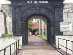 Wisata Horor di Benteng Marlborough, Berani?