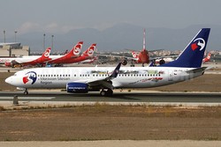 Jangankan Motor, Pesawat Tergelincir Masuk Lumpur di Polandia