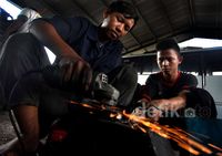 Melongok Perbaikan Bus TransJakarta