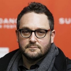 Colin Trevorrow Resmi Dipilih sebagai Sutradara Jurassic Park IV