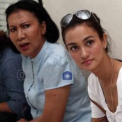 Atiqah Hasiholan & Ratna Sarumpaet: Like Mother, Like Daughter