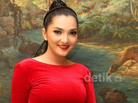 Dress Merah Ketat Ashanty