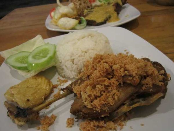 Sedap Gurih Bebek Kremes yang Super Maknyooss Sedap Gurih Bebek Kremes yang Super Maknyooss