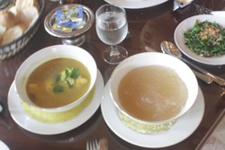 Sensasi Makan Siang dengan Papeda