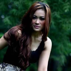 Paulina Gozal, Model yang Kini Menyanyi