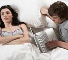 Suami Istri Sama-sama Kerja Kehidupan Seksnya Rentan Anjlok