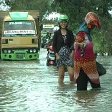 Jalur Alternatif Gresik-Mojokerto Terendam Banjir Setinggi 60 Cm