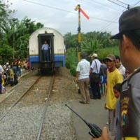 Tiga Pelajar SMP Diseruduk KA Mutiara Timur, Dua Tewas