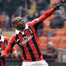 Dua Gol Balotelli Menangkan Milan Atas Palermo
