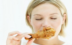 Kalap Makan di Akhir Pekan Bisa Gagalkan Diet