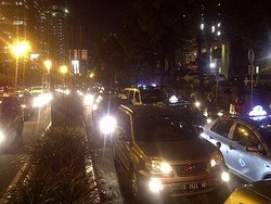 Raungan Sirene Ambulans di Antara Macetnya Jl Rasuna Said