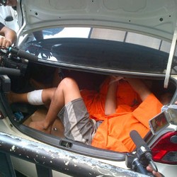 Inilah Cara Perampok Saat Bersembunyi di Bagasi Taksi