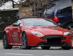 Ultah, Daniel Craig Manjakan Diri dengan Aston Martin