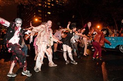 5 Tempat Liburan Sambil Berkostum Nyentrik