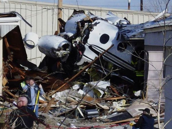 Pesawat Tabrak Rumah di Indiana