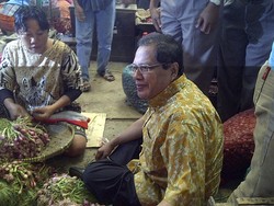 Ikutan Cek Harga Bawang, Rizal Ramli Turun ke Pasar Kramat Jati