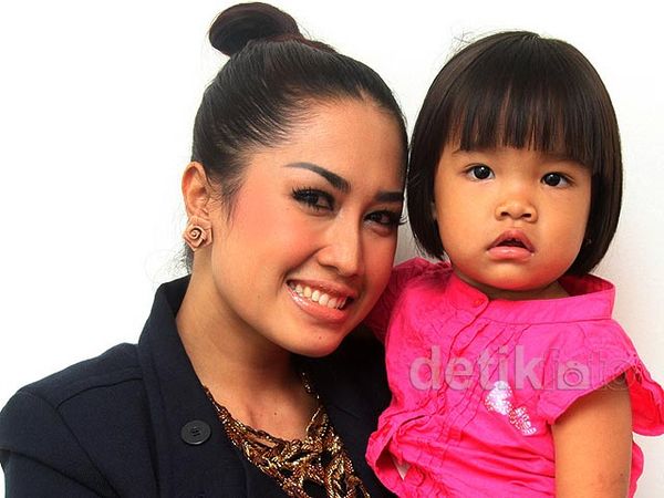 Melinda & Anak Kesayangannya