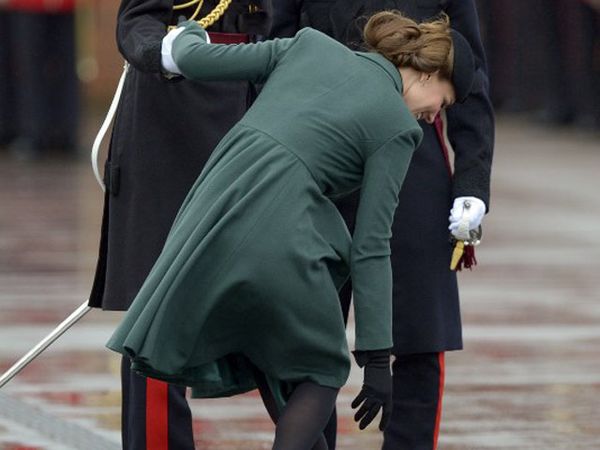 Ups, Sepatu Kate Middleton Nyangkut