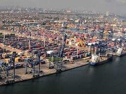 Operasional 7.400 Truk Pelabuhan Tanjung Perak Terancam Berhenti 20 Maret