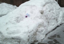 Keliru, Polisi Jerman Ini Malah Tilang Mobil Terbuat dari Salju