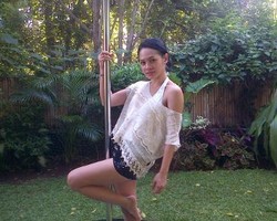Pole Dance, Hobi Baru Andien Si Penggemar Olahraga