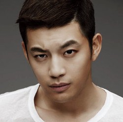 Park Han Byul Tak Antar Se7en Wajib Militer