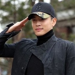 Se7en Resmi Bergabung dengan Wajib Militer