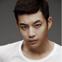 Se7en Pose Potong Rambut di Majalah Jelang Wamil