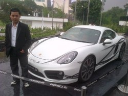 Mahasiswa UNESA Menang Lomba Desain Mobil Porsche