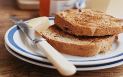 Siasati dengan Cara Ini Agar si Kecil Melahap Sarapannya!