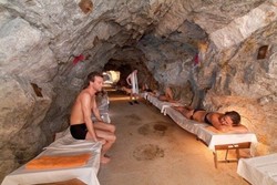 Gunung di Austria Punya Tempat Sauna di Dalam Gua