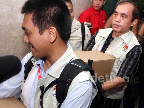KPK Geledah Ruangan Setya Novanto & Kahar Muzakir