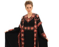 Baju Muslim Berhiaskan 2.000 Batu Permata Dijual Rp 172 M