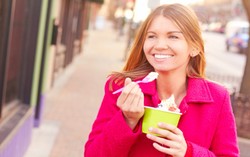 Ingin Kulit Kencang dan Mulus? Makanlah Yogurt Tiap Hari!