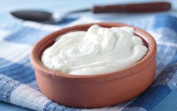 Mana yang Sebaiknya Dipilih? Yogurt Padat atau Yogurt Cair?