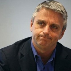 CEO Electronic Arts Mundur