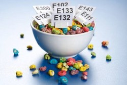 Zat Aditif Berbahaya Ini Sering Ditambahkan dalam Makanan