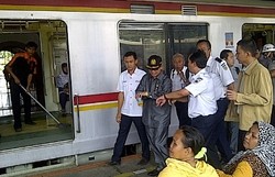 Komisi V DPR Usul Tiket KRL Ekonomi Diganti Kartu Langganan
