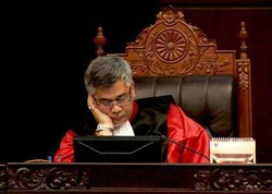 Saat Hakim MK Dipanggil Saksi dengan Sebutan Pak Sosis & Pak Haji