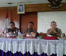 Ditegur Jokowi, Camat Kramat Jati Tertibkan Pedagang di Jl Raya Bogor