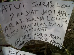 Jl Serang-Lebak Diblokir, Ratusan Warga Tuntut Ratu Atut Perbaiki Jalan