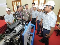 Honda Bantu SMKN 2 Surabaya