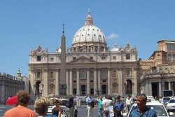 Pemilihan Paus Selesai, Vatikan Dibuka Lagi Untuk Turis