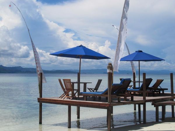 Mengintip Resor-resor Cantik di Raja Ampat