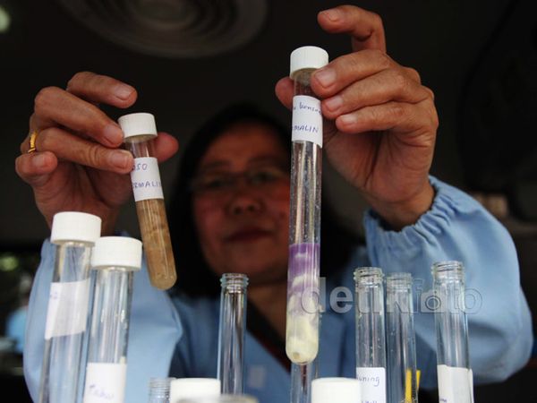 BPOM Uji Makanan di Pasar Perumnas Klender