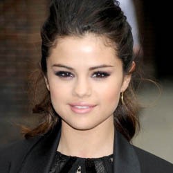Selena Gomez Senang Jadi Jomblo